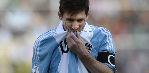 Lionel Messi teria passado mal durante o intervalo da partida em La Paz