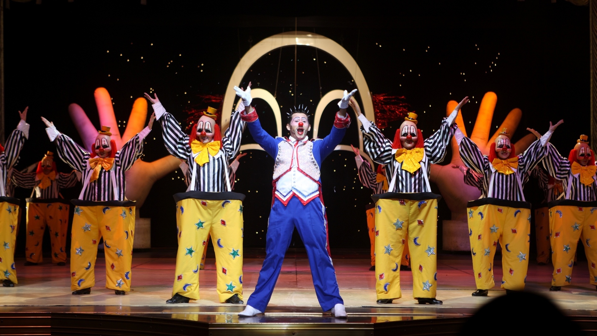 Cena do espetáculo "AbraKdabra", do Circo Tihany, em cartaz em São Paulo desde novembro de 2012, sem data de término definida - Divulgação