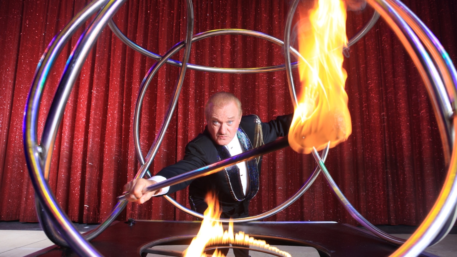 Cena do espetáculo "AbraKdabra", do Circo Tihany, em cartaz em São Paulo desde novembro de 2012, sem data de término definida - Divulgação