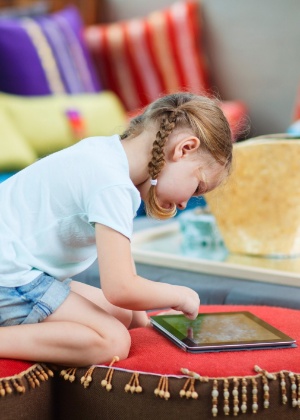 Uso excessivo de tablet tem prejudicado aprendizado das crianças, diz associação britânica - Thinkstock
