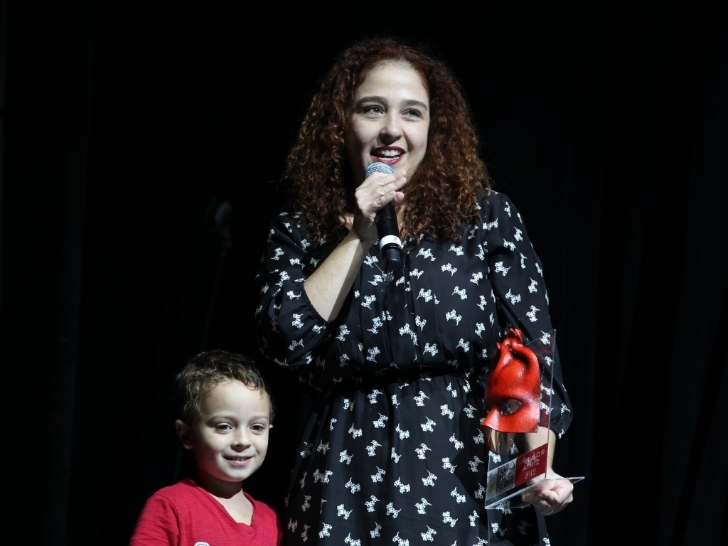 26.mar.2013 - A atriz Débora Lamm venceu a categoria de melhor atriz na 7ª edição do Prêmio Zilka Sallaberry de Teatro Infantil. Ela concorreu pela peça "Coisas que a gente não vê" - AgNews