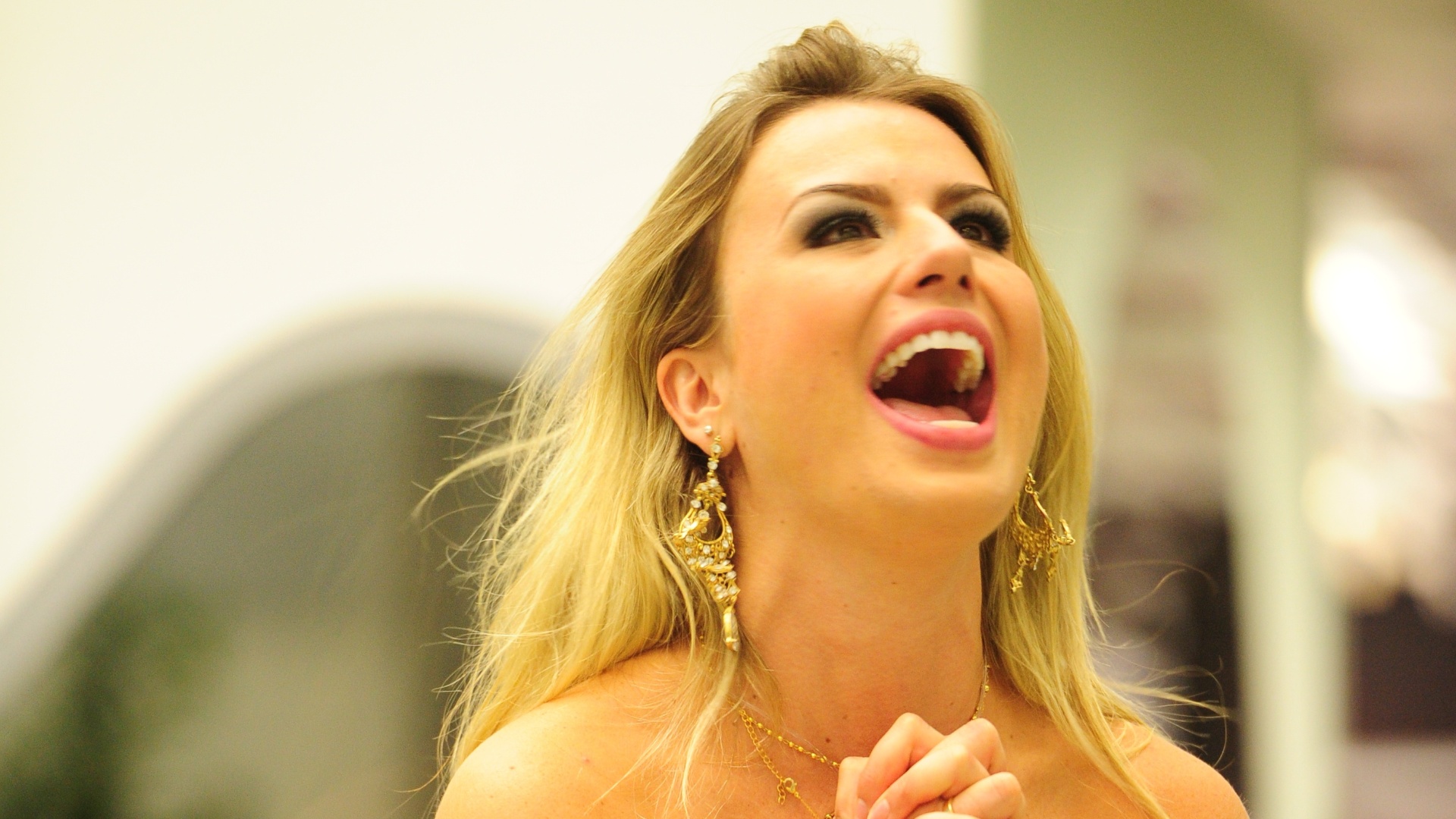 26.mar.2013 - Fernanda agradece pela conquista do prêmio de R$ 1,5 milhão