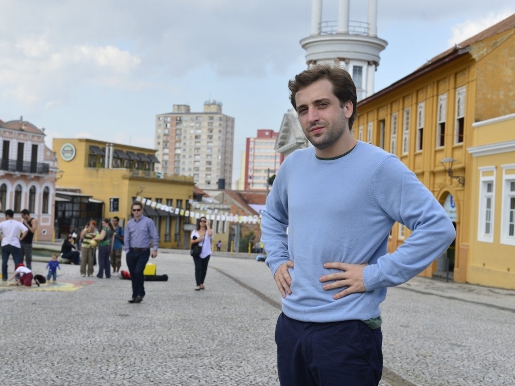 26.mar.2013 - Gregório Duvivier promoveu encontro com a imprensa para falar da peça "Uma Noite na Lua" que está em cartaz no Festival de Teatro de Curitiba - AgNews