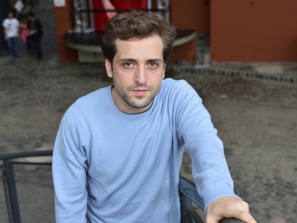 26.mar.2013 - Gregório Duvivier promoveu encontro com a imprensa para falar da peça "Uma Noite na Lua" que está em cartaz no Festival de Teatro de Curitiba - AgNews