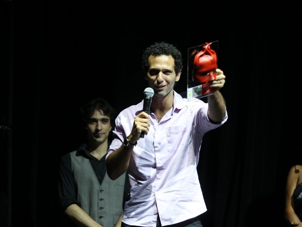26.mar.2013 - O ator Mouhamed Harfouch ganhou o prêmio de melhor ator na 7ª edição do Prêmio Zilka Sallaberry de Teatro Infantil. Ele concorreu pelo espetáculo "Algumas aventuras das 20.000 léguas submarinas" - AgNews