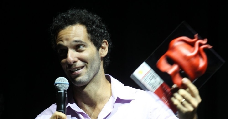 26.mar.2013 - O ator Mouhamed Harfouch ganhou o prêmio de melhor ator na 7ª edição do Prêmio Zilka Sallaberry de Teatro Infantil. Ele concorreu pelo espetáculo "Algumas aventuras das 20.000 léguas submarinas" - AgNews