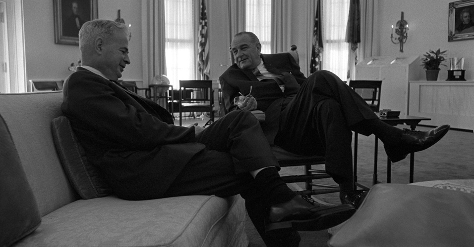 Cena do documentário "O Dia Que Durou 21 Anos", de Camilo e Flávio Tavares. O longa analisa a influência dos Estados Unidos no golpe militar brasileiro, que deixou o país sob ditadura durante mais de duas décadas. - Divulgação / Pequi Filmes