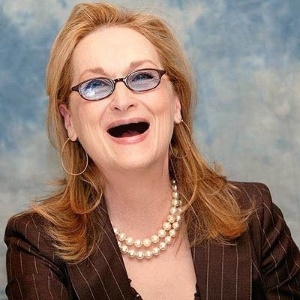 Meryl Streep no Tumblr "Actresses Without Teeth" (http://actresseswithoutteeth.tumblr.com/), que reúne imagens com a versão "banguela" de atrizes, cantoras e famosas