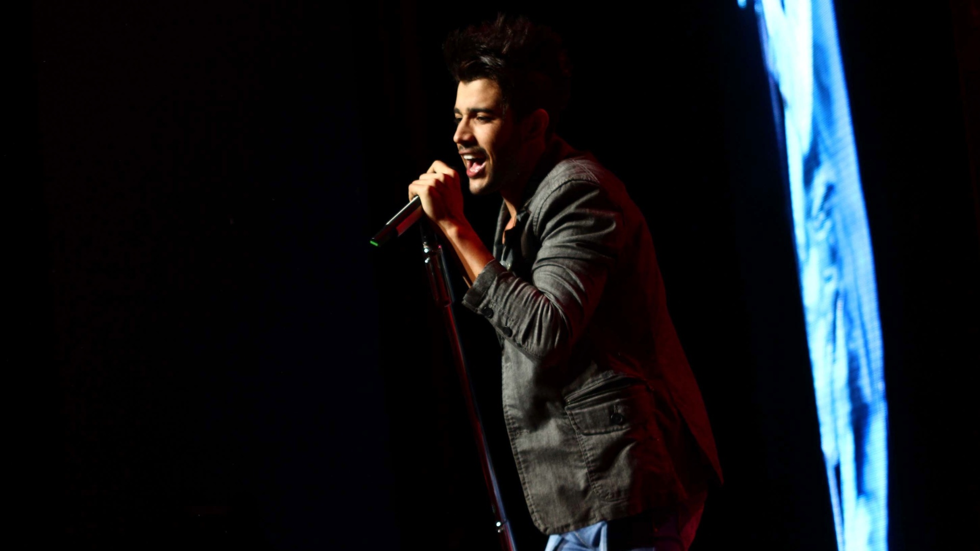 28.mar.2013 - Gusttavo Lima se apresenta no Credicard Hall retorna ao Credicard Hall para apresentar o DVD "Gusttavo Lima Ao Vivo em São Paulo". O sertanejo cantou sucessos como "Gatinha Assanhada" e "Balada" no trabalho que teve mais de 90 mil cópias vendidas em três semanas - Cláudio Augusto/Foto Rio News
