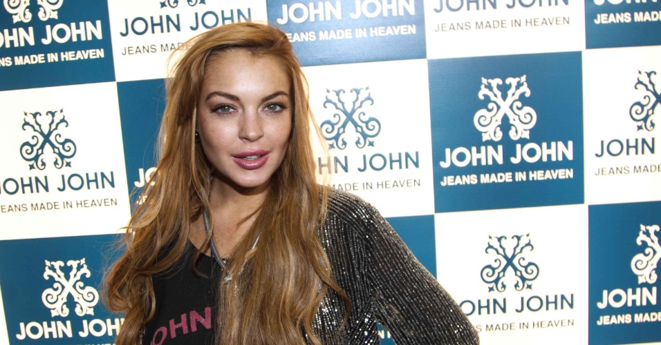 28.mar.2013 - Lindsay Lohan chega em um coquetel em loja em São Paulo. A atriz está no Brasil para participar de festa de uma marca de roupas. Ela também visitará Florianópolis