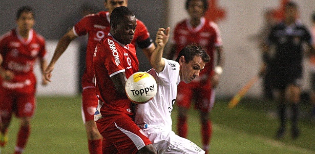 Na primeira fase, Mogi Mirim arrancou empate por 2 a 2 do Santos na Vila Belmiro - LUCAS BAPTISTA/FUTURA PRESS/ESTADÃO CONTEÚDO