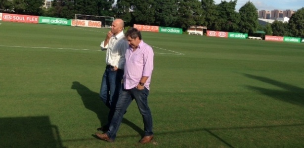 Kleina conversou durante o treino com o gerente de futebol, Omar Feitosa  - João Henrique Marques (UOL Esporte)