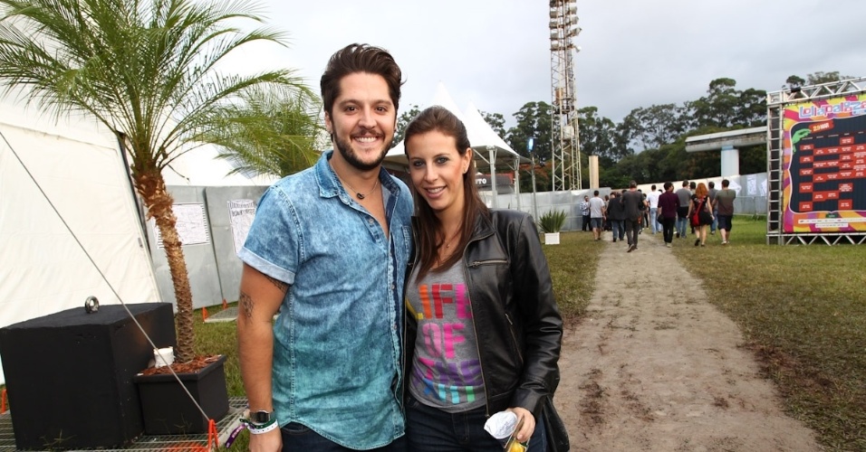 29.mar.2013 - André Vasco e a namorada prestigiaram o primeiro dia do festival Lollapalooza que acontece em São Paulo