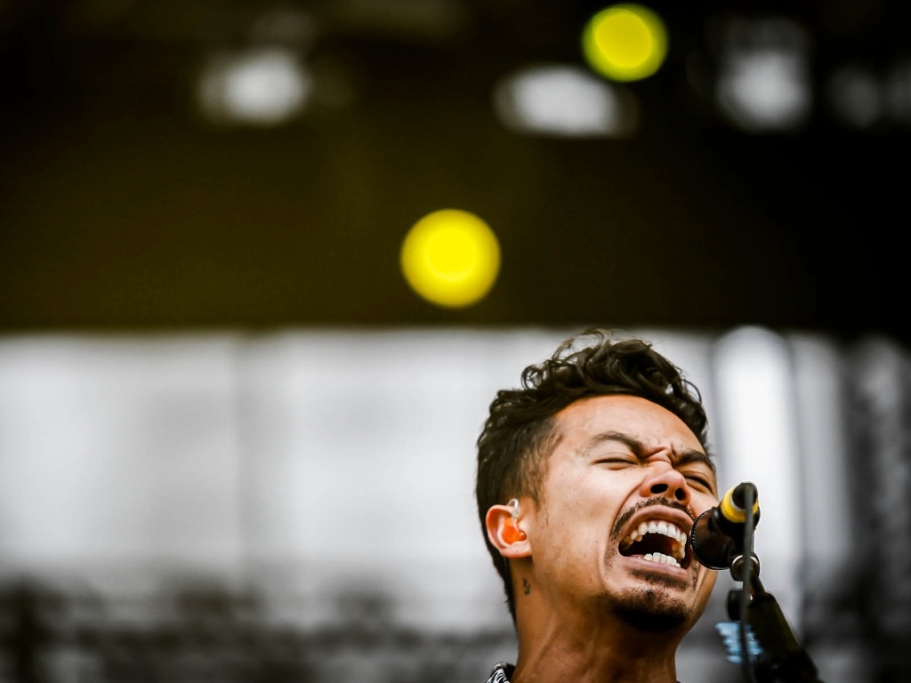 29.mar.2013 - Após enfrentar alguns problemas técnicos, o The Temper Trap se apresenta no palco Cidade Jardim no primeiro dia de Lollapalooza Brasl 2013 - Leandro Moraes/UOL