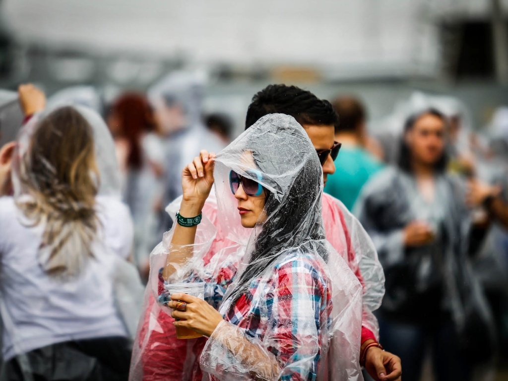 29.mar.2013 - Público aguarda show do The Temper Trap no primeiro dia de Lollapalooza Brasl 2013 - Leandro Moraes/UOL