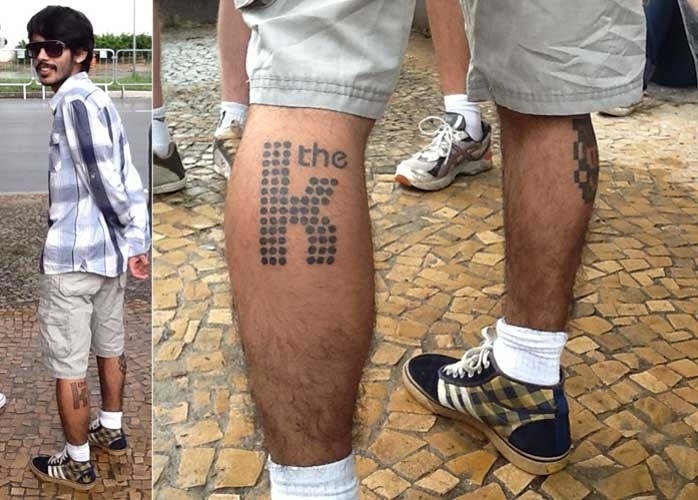 29.mar.2013: Luan Marques, 21, fez, há um mês, a tatuagem com o "K" da banda The Killers. "Um amigo aprendeu a tatuar, aproveitei a empolgação para o show e fiz", conta ele, que veio do Rio de Janeiro - Thiago Azanha/UOL