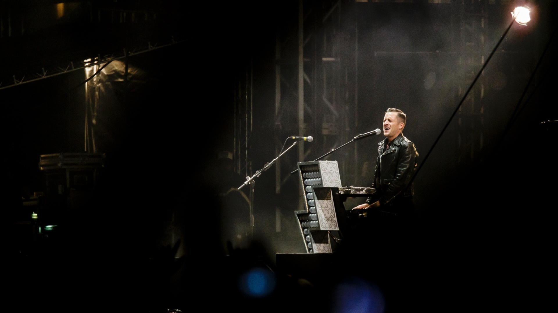 29.mar.2013 - Com sucessos como "Mr. Brightside", The Killers animou o público que aguardou o último show do primeiro dia de Lollapalooza Brasil 2013 - Adriano Vizoni/Folhapress