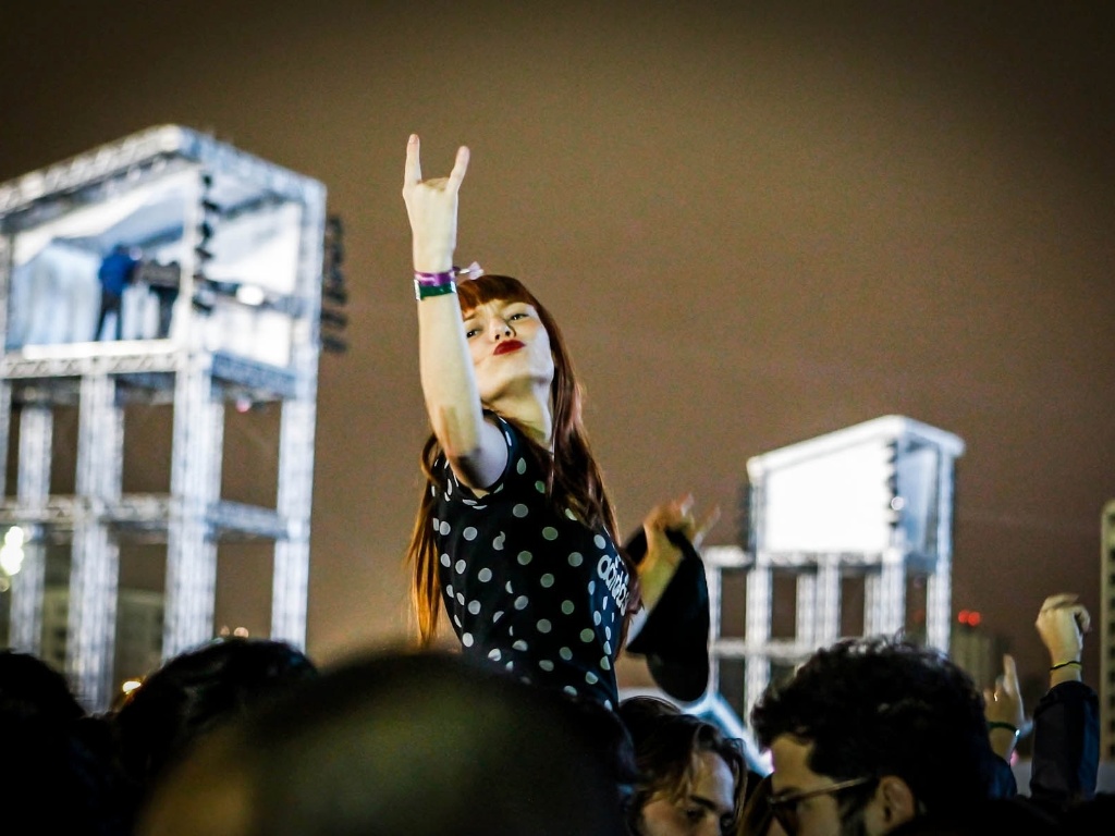 29.mar.2013 - Com sucessos como "Mr. Brightside", The Killers animou o público que aguardou o último show do primeiro dia de Lollapalooza Brasil 2013 - Leandro Moraes/UOL