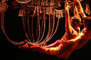 29.mar.2013 - Criado pelo ítalo-suíço Daniele Finzi Pasca, "Corteo" apresenta a história do funeral de um palhaço. O espetáculo do Cirque du Soleil, com 17 números, teve sessão especial no Parque Villa-Lobos, em São Paulo - Flávio Florido/UOL