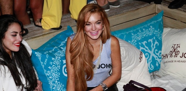 Lindsay Lohan chega em balada em Florianópolis antes de ir para reabilitação