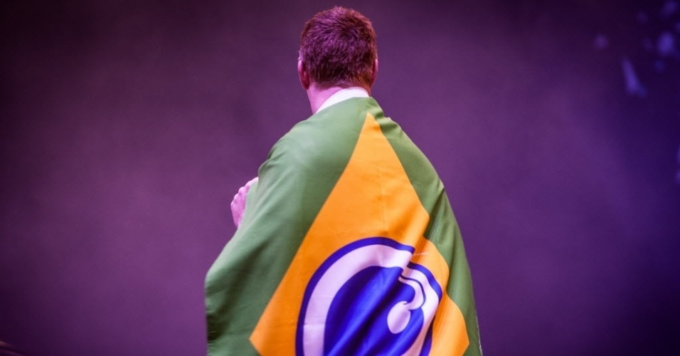 30.mar.2013 - Queens of the Stone Age se apresenta no palco Cidade Jardim no segundo dia do Lollapalooza Brasil 2013, no Jockey Club de São Paulo - Eduardo Anizelli/Folhapress