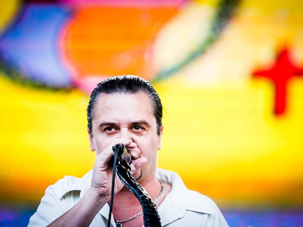 30.mar.2013 - Tomahawk se apresenta no segundo dia do Lollapalooza Brasil 2013 no palco Butantã. O grupo formado por Duane Denison (The Jesus Lizard, Unsemble), Mike Patton (Faith No More, Fantômas) e John Stanier (Helmet, Battles) vem acompanhado de Trevor Dunn (Mr. Bungle, Fantômas) - Leandro Moraes/UOL