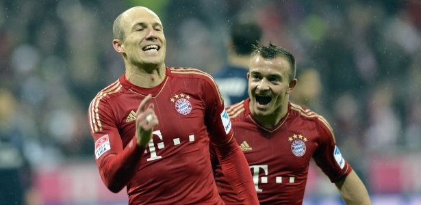  Robben comemora o quarto gol do Bayern de Munique na goleada sobre o Hamburgo - AFP PHOTO CHRISTOF STACHE