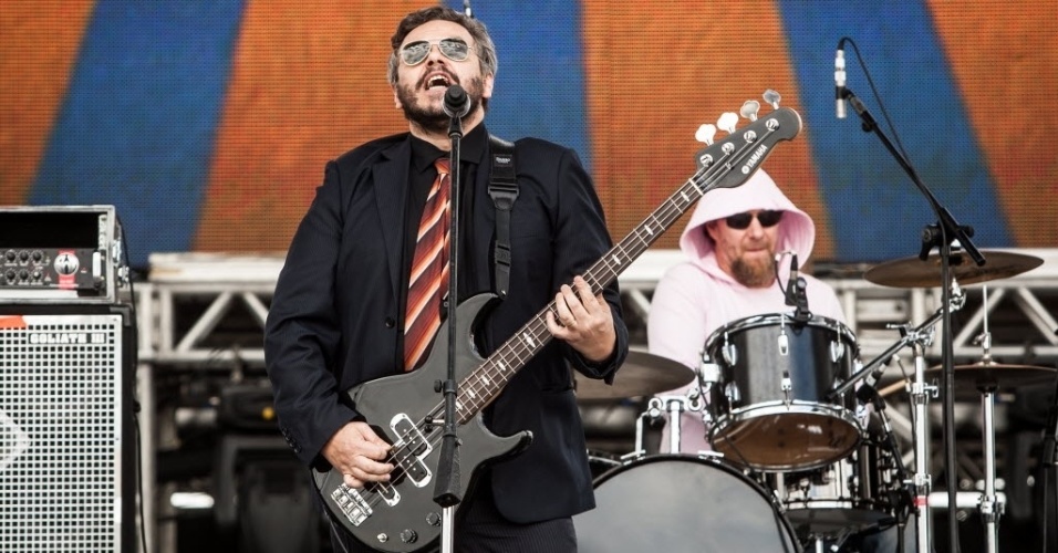 30.mar.2013: O vocalista Frank Jorge e o baterista Alexandre Birck no show da banda gaúcha Graforréia Xilarmônica, no palco Butantã - Eduardo Anizelli/Folhapress