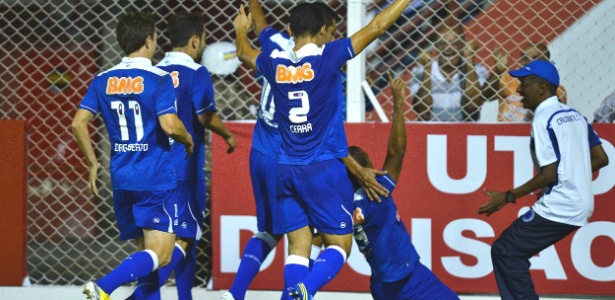 No primeiro turno, o Cruzeiro, de Borges, venceu o Villa Nova, por 4 a 2, em Nova Lima - Pedro Vilela/Agif