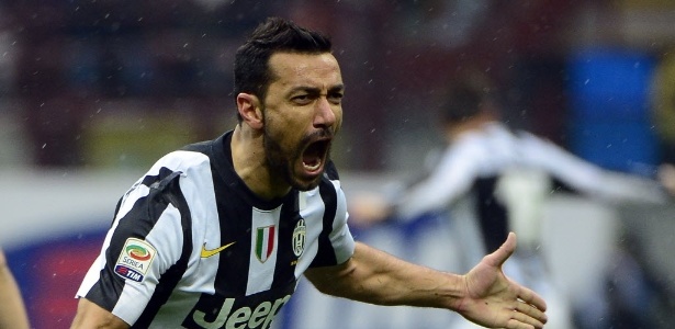 Quagliarella festeja seu gol para a Juventus ainda no início do clássico - Olivier Morin/AFP