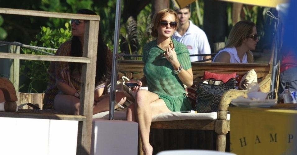 30.mar.2013 - Lindsay Lohan curte praia em Florianópolis. A atriz está no Brasil para participar de festa de uma marca de roupas