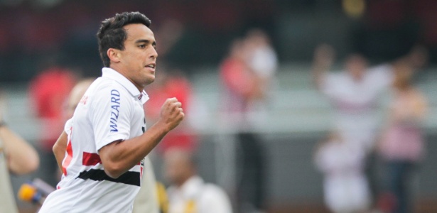 Jadson participou de amistosos recentes da seleção e atuou ao lado de Ronaldinho - Fernando Donasci/UOL