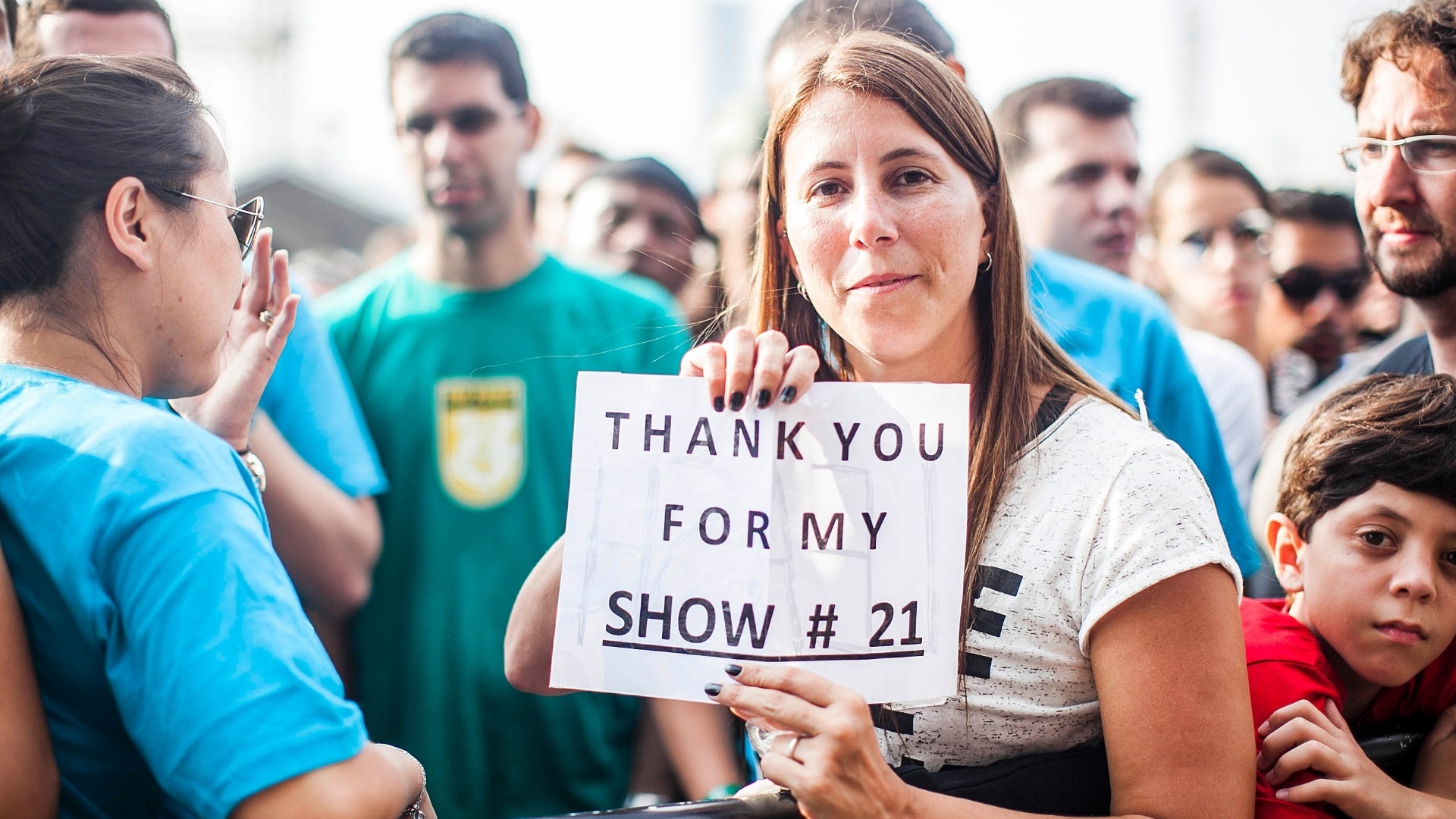 31.mar.2013 - Juliana Scherz aguarda para ver o Pearl Jam,pela 21o  vez, no Lollapalooza. A carioca quer ouvir "Leash", música que integra o álbum "VS" da banda - Leonardo Soares/UOL