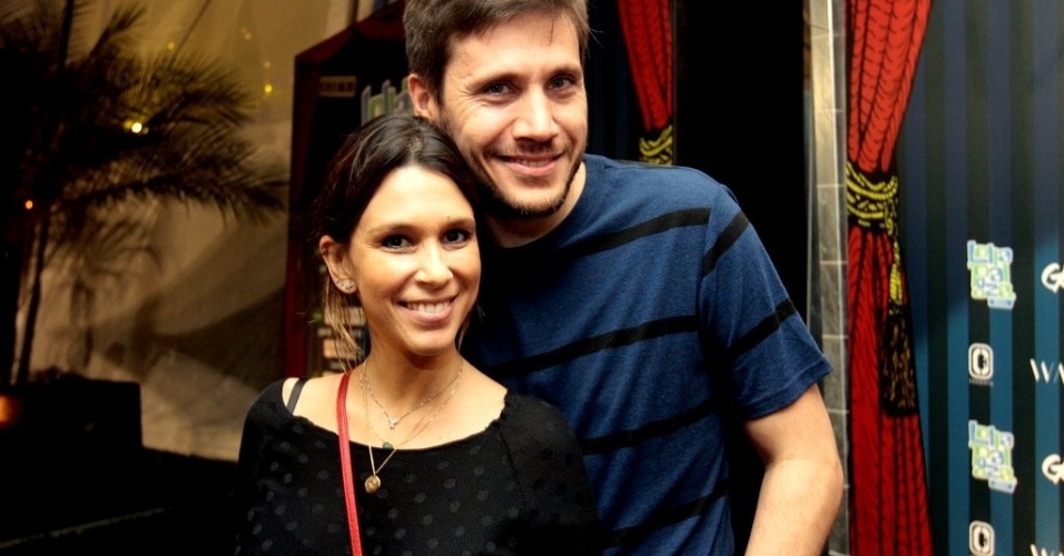 31.mar.2013 - Sarah Oliveira e o marido, Thiago Lopes, no festival Lollapalooza Brasil 2013 para o terceiro dia de shows