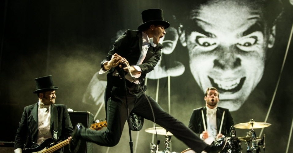 31.mar.2013 - The Hives se apresenta no palco Cidade Jardim no terceiro e último dia do Lollapalooza Brasil 2013 - Eduardo Anizelli/Folhapress