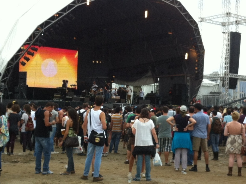 31.mar.2013: A banda Wannabe Jalva gaúcha toca no palco Alternativo, na tarde de domingo - Natália Guaratto/UOL