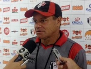 O técnico Arturzinho prega cautela ao time do Joinville após a 1ª vitória sob seu comando