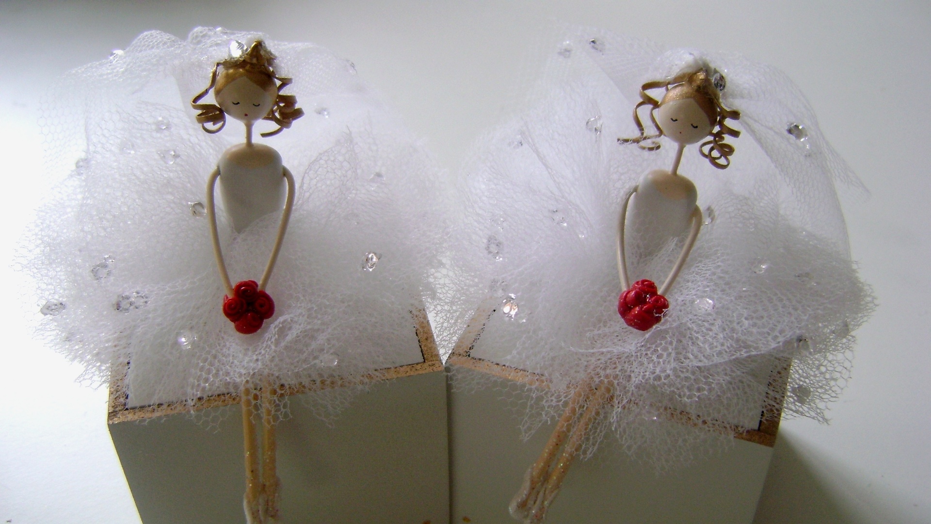 Caixinha de madeira com noiva em biscuit e tule; disponível na Coisas da Doris (www.coisasdadoris.com.br), por R$ 99. Disponibilidade e preço pesquisados em março de 2013 e sujeito a alterações - Divulgação/Coisas da Doris