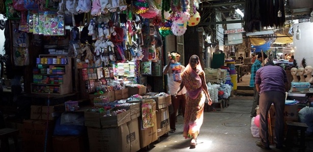 New Market da Lindsay Street continua atraindo multidões em Calcutá, na Índia - Kuni Takahashi/The New York Times