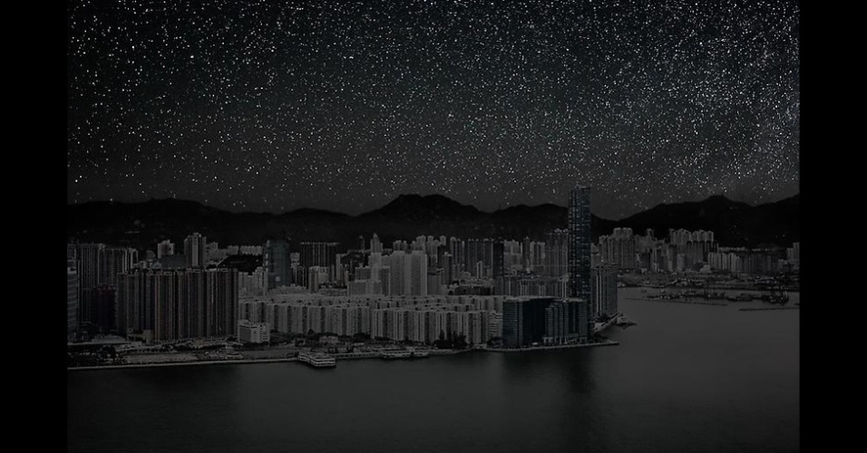 02.abr.2013 - Artista Thierry Cohen coloca estrelas no céu de Hong Kong - Thierry Cohen