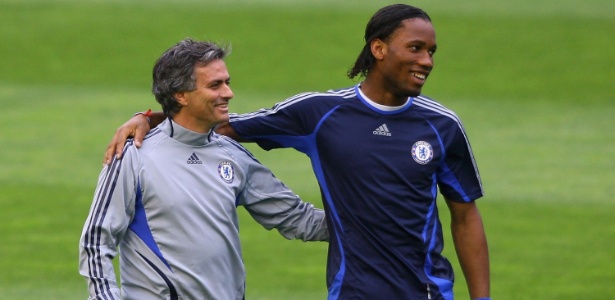 O português José Mourinho já foi técnico de Drogba no Chelsea - Getty Images