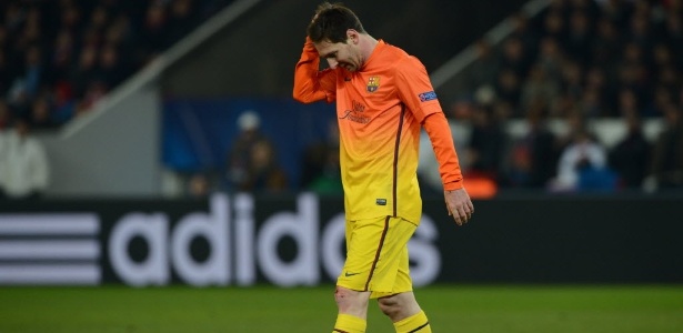 Messi saiu lesionado na partida contra o PSG em Paris, e é dúvida para o jogo de volta - AFP PHOTO / FRANCK FIFE