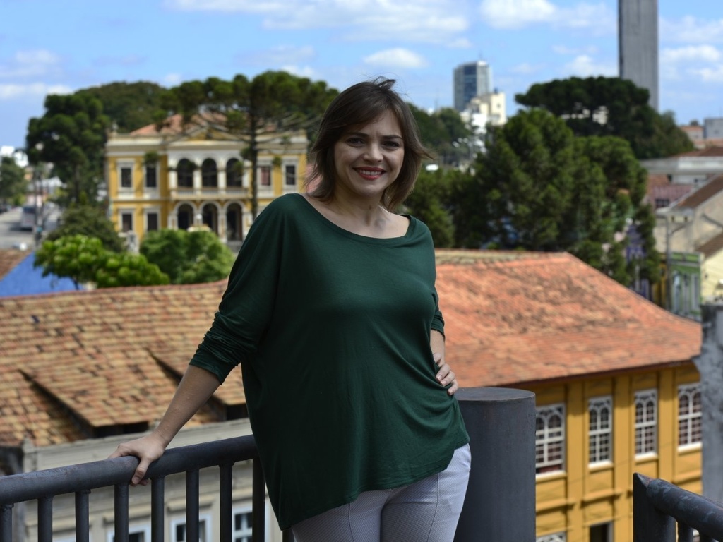 28.mar.2013 - A atriz Titina Medeiros participa de coletiva sobre a peça "Hamlet", que está na programação do Festival de Teatro de Curitiba, no Memorial da cidade - Andre Muzell/AgNews