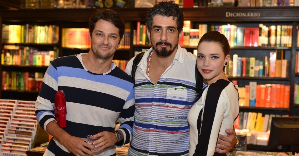 3.abr.2013 - Marcelo Serrado, Michel Melamed e Bruna Linzmeyer comparecem ao lançamento de "Juntos Para Sempre", romance de Walcyr Carrasco