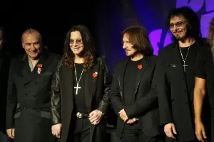 Da esquerda para a direita, Bill Ward, Ozzy Osborne, Geezer Butler e Tony Lommi. No Brasil, só não se apresenta o baterial Bill Ward - REUTERS/David McNew