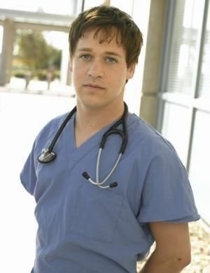 Em outubro de 2006, T.R Knight, de "Grey's Anatomy", admitiu que era gay. No ano seguinte, um colega o ofendeu no set de filmagem e acabou dispensado da série