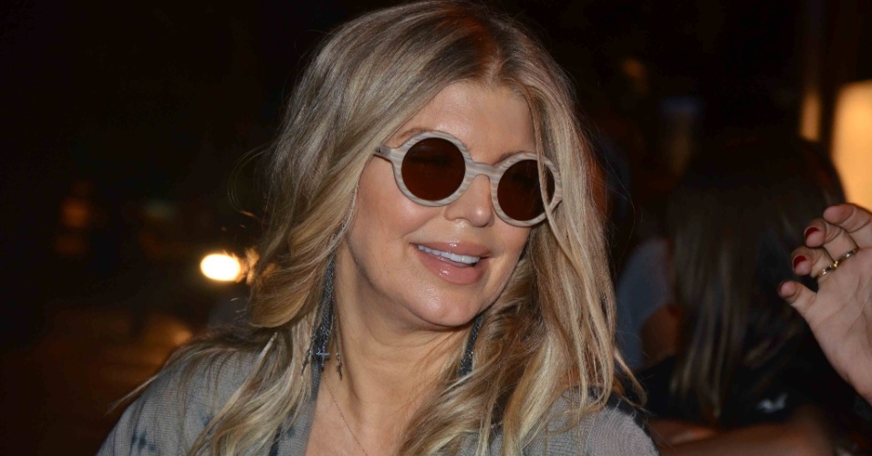 4.abr.2013 - Fergie chega a hotel em São Paulo. A cantora veio à cidade para participar do baile da amfAR, que leventa fundos para pesquisas sobre a Aids