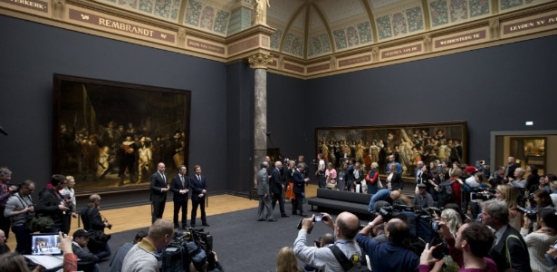 Visitantes no Rijksmuseum, em Amsterdã - AP Photo/Peter Dejong