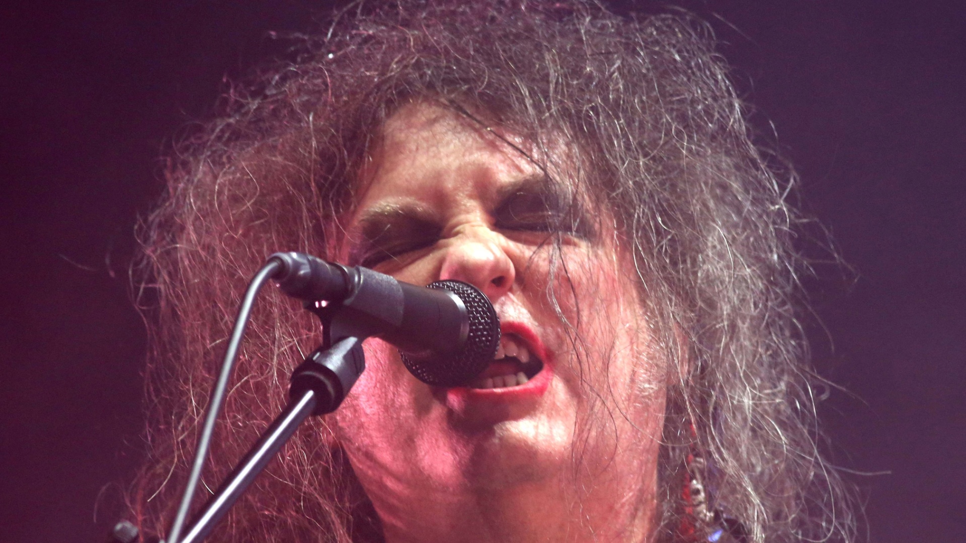 4.abr.2013 - The Cure se apresenta no HSBC Arena, na Barra da Tijuca, Rio de Janeiro - Fernando Maia/UOL