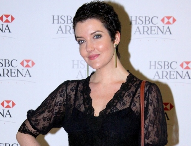 4.abr.2013 Larissa Maciel chega ao HSBC Arena para o show da banca "The Cure". Atualmente a atriz está no ar na minissérie "José do Egito", da Record - AgNews